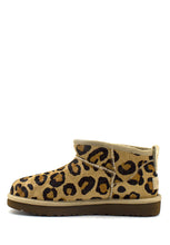 Carica l&#39;immagine nel visualizzatore di Gallery, Tronchetto Ultra Mini Spotty Natural UGG
